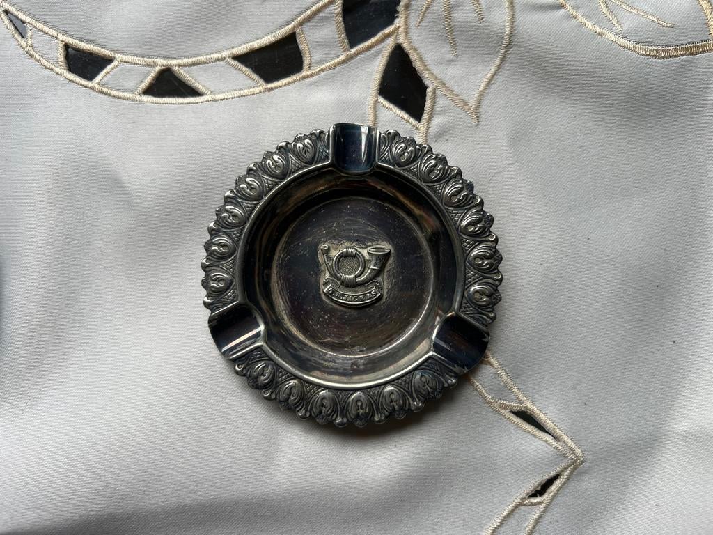 Twee zilverkleurige asbakken met posthoorn, Ophalen of Verzenden, Zilver