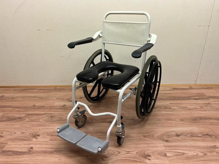 Po stoel douchestoel in 1 met grote wielen zelfrijdend, Diversen, Verpleegmiddelen, Zo goed als nieuw, Ophalen