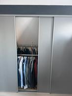 Gratis af te halen: 3 schuifdeuren met rails en kast planken, Huis en Inrichting, Kasten | Kledingkasten, Ophalen, 100 tot 150 cm