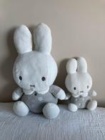 Set van 2 Nijntje knuffels - grijs met bloemen, Ophalen of Verzenden, Zo goed als nieuw, Konijn
