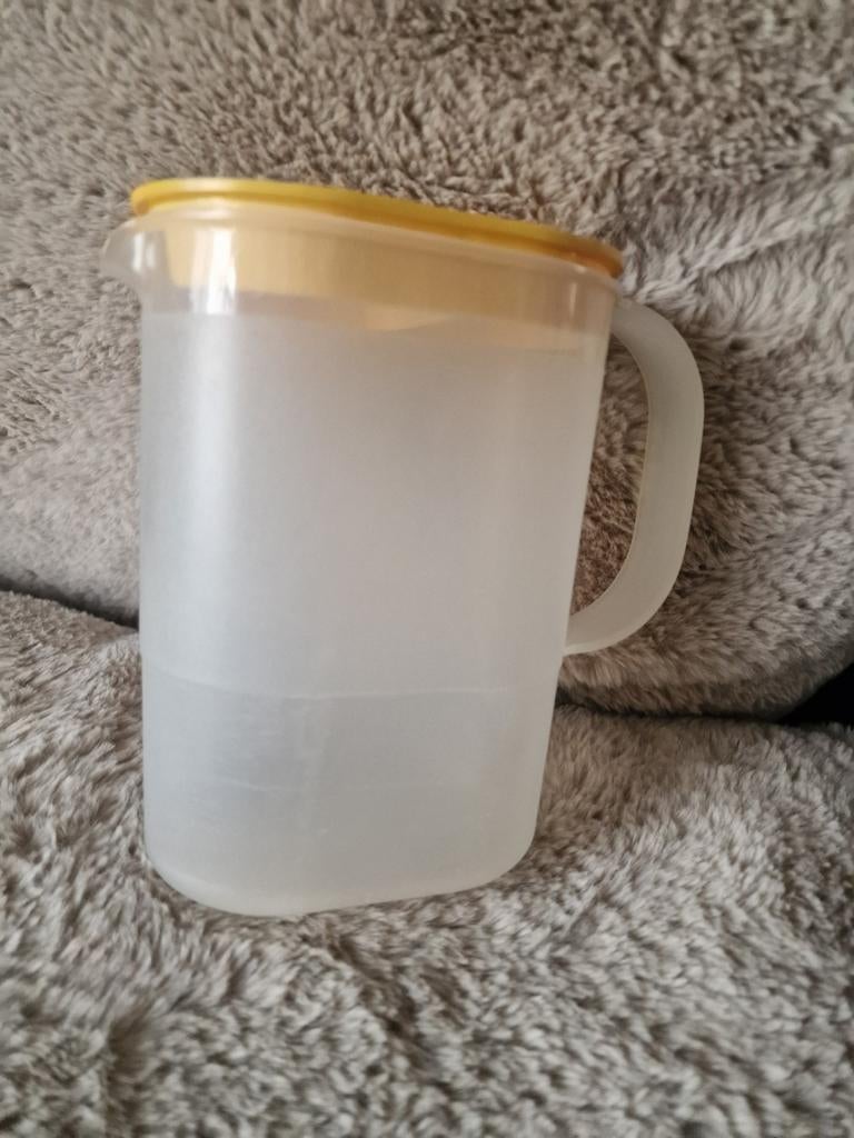 Tupperware waterkan, sapkan, Ophalen of Verzenden, Zo goed als nieuw, Geel, Beker of Kan