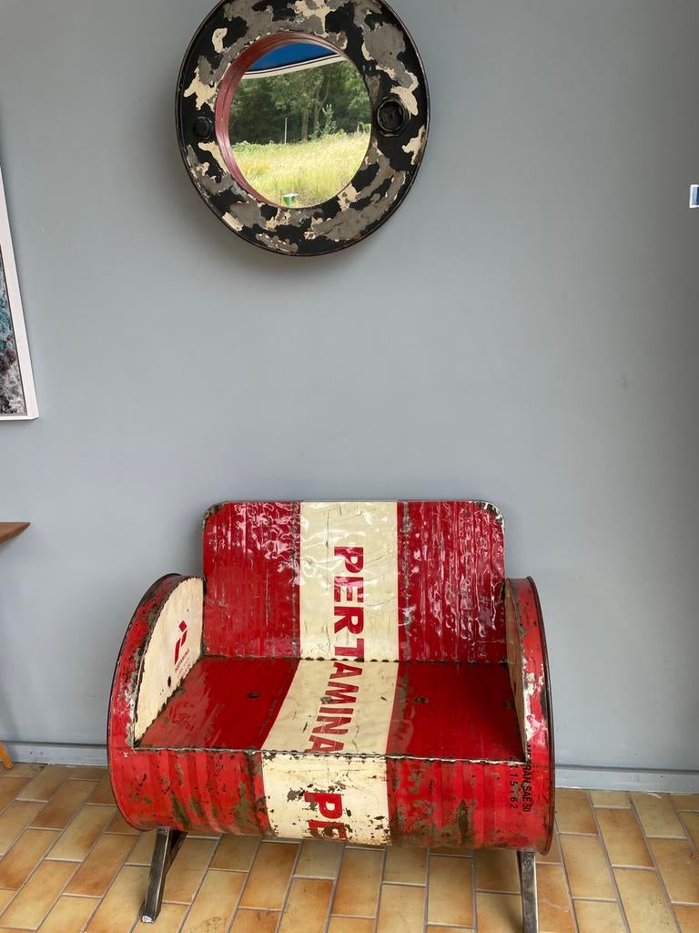 Bankje van olievat, rood met wit, Pertamina, Ophalen of Verzenden