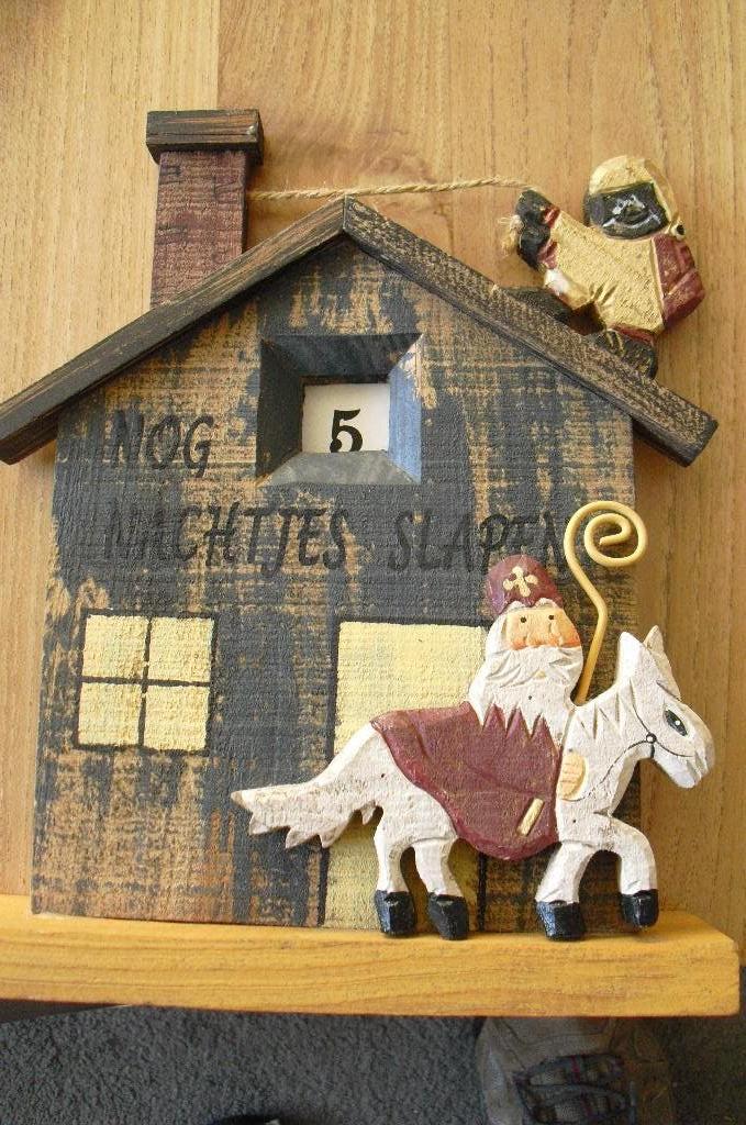 TE KOOP HOUTEN AFTEL KALENDER SINTERKLAAS EN PIET, Ophalen of Verzenden, Zo goed als nieuw