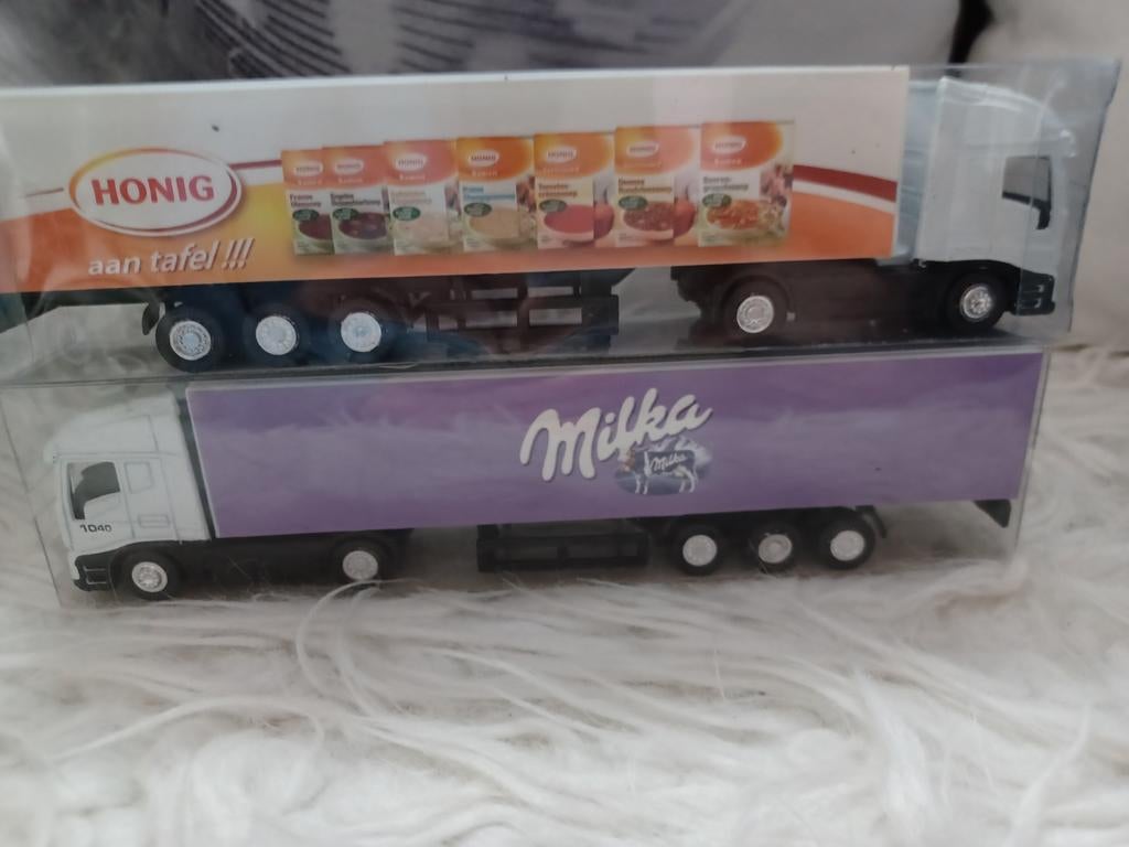 2 vrachtwagens: Honig en Milka modelauto's, Ophalen of Verzenden, Nieuw, Overige merken