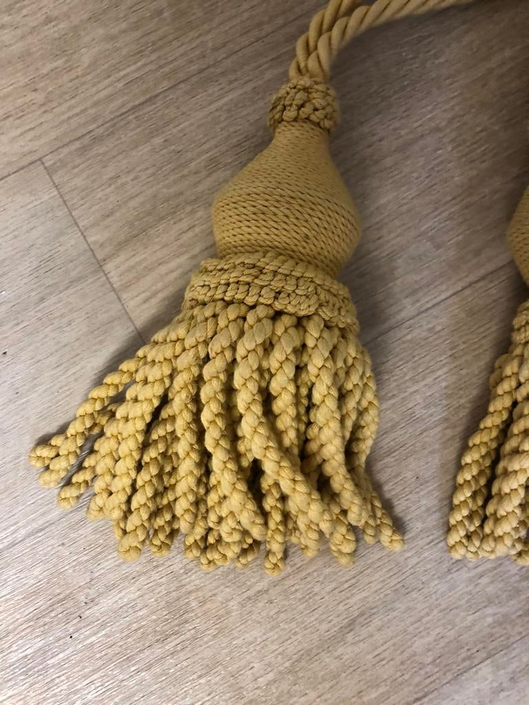 2 grote gordijn spanner oker geel 10 euro, Huis en Inrichting, Deco, Overige kleuren, 200 cm of meer, 150 tot 200 cm
