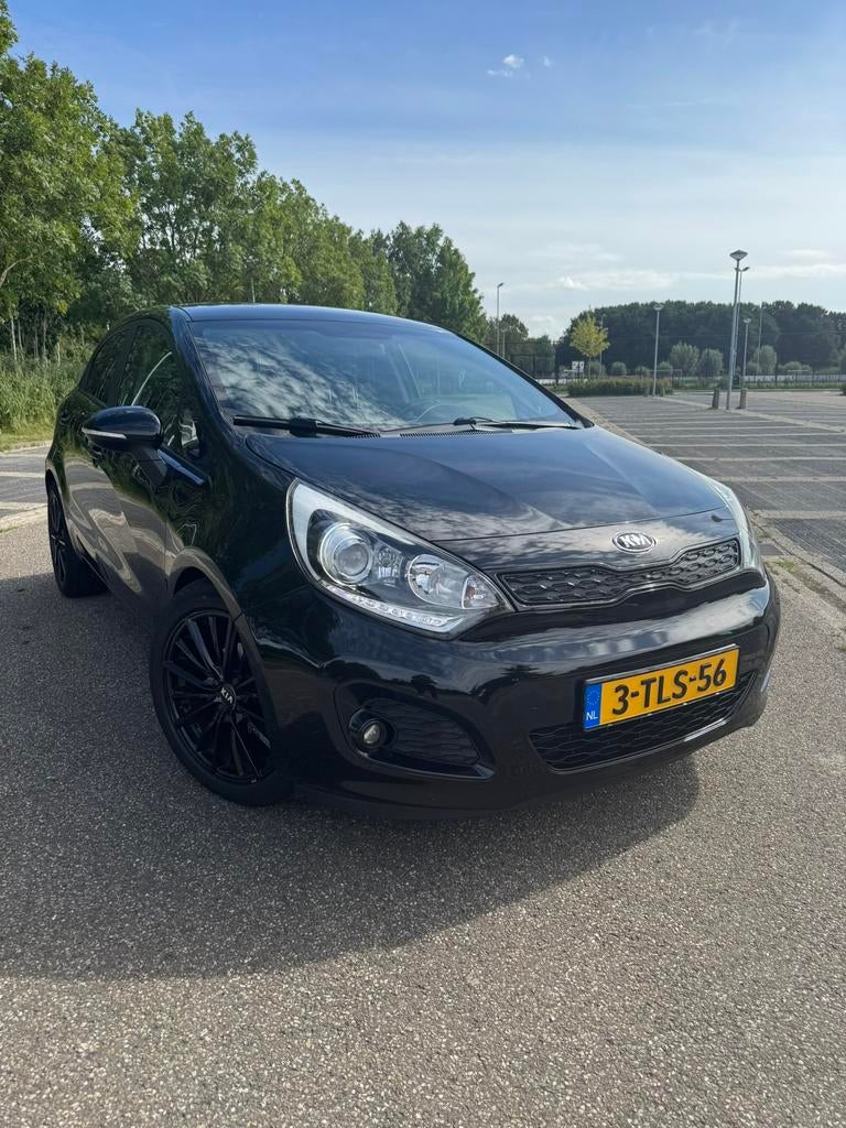 Kia Rio 1.2 I 5DRS 2014 Zwart, 40 €/maand, 4 cilinders, Zwart, Origineel Nederlands