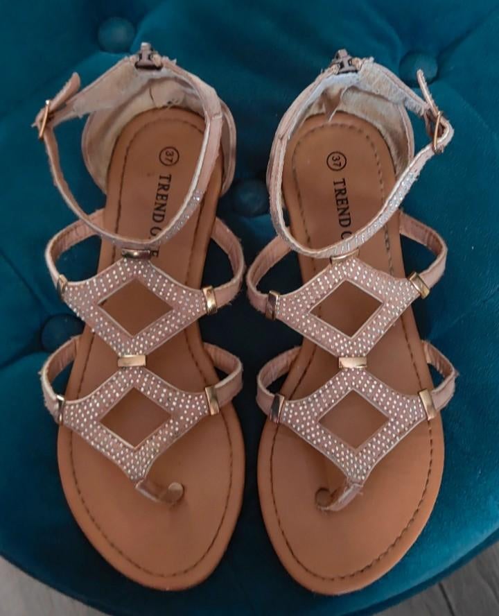 Beige sandalen Trend One maat 37, Ophalen of Verzenden, Zo goed als nieuw