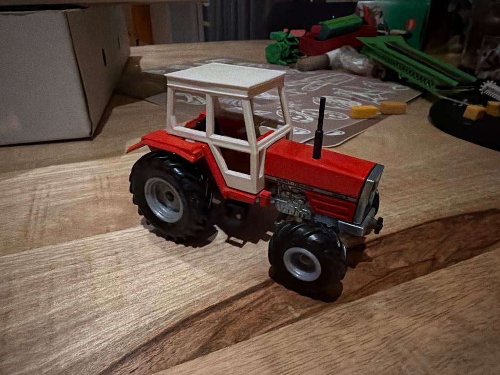 Mf 3050a Siku 1:32, Ophalen of Verzenden, Gebruikt, Tractor of Landbouw, SIKU