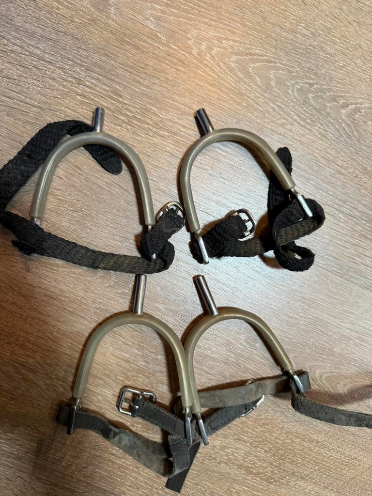 Sporen, Dieren en Toebehoren, Ophalen of Verzenden, Zo goed als nieuw