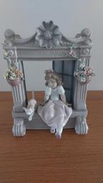 Lladro Childhood Dreams beeldje nr 06817, Ophalen of Verzenden, Zo goed als nieuw, Mens