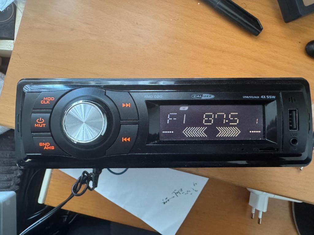 ZGAN- AutoRadio Caliber- FM/USB AUX-SD KAART INPUT, Auto diversen, Ophalen of Verzenden, Zo goed als nieuw