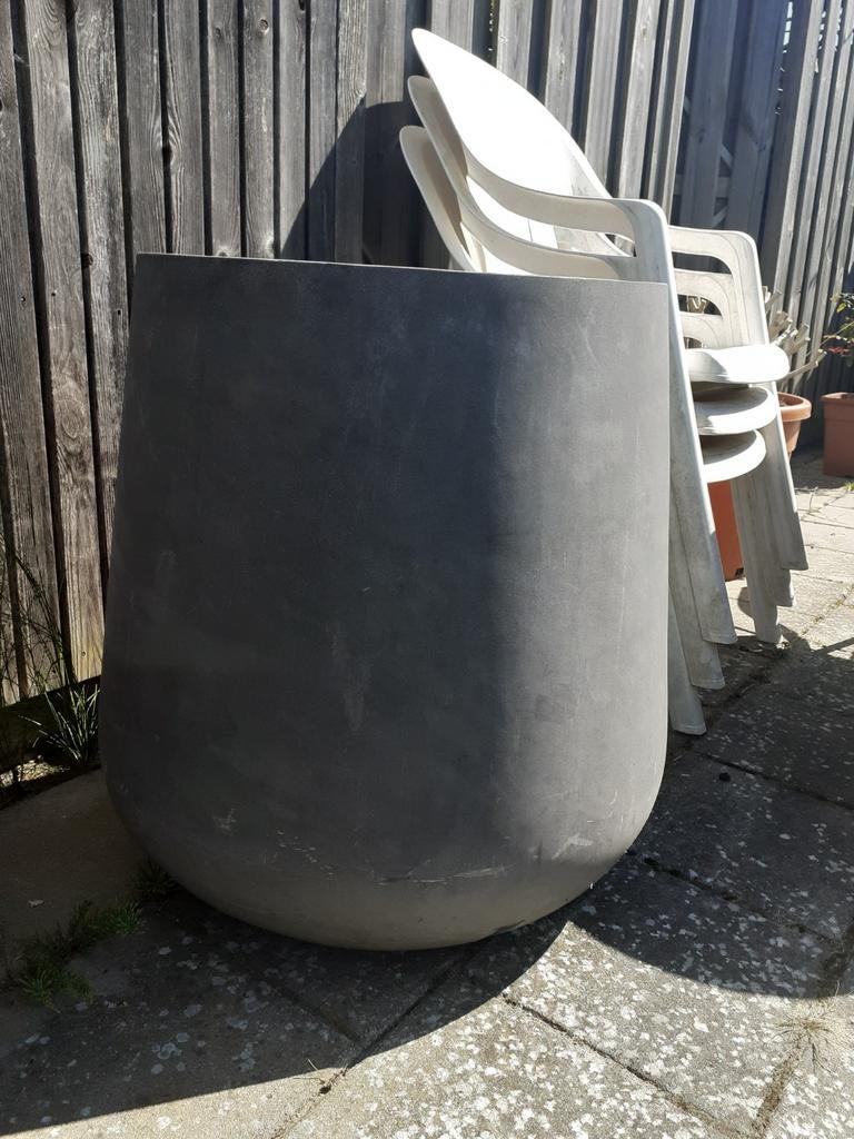 Grote grijze plantenbak voor tuin of balkon, Tuin en Terras, Bloembakken en Plantenbakken, Ophalen, Gebruikt, Rond, Balkon