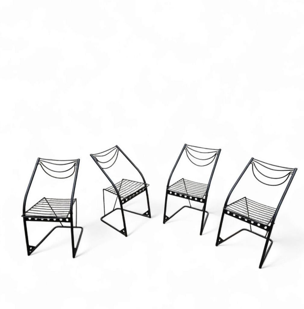 4 x Postmodern wire chairs / inside / outside 1980s
/, Ophalen