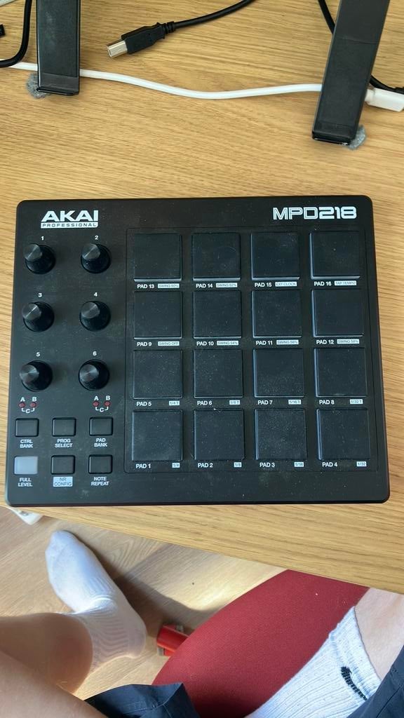 Akai MPD218, Ophalen, Zo goed als nieuw