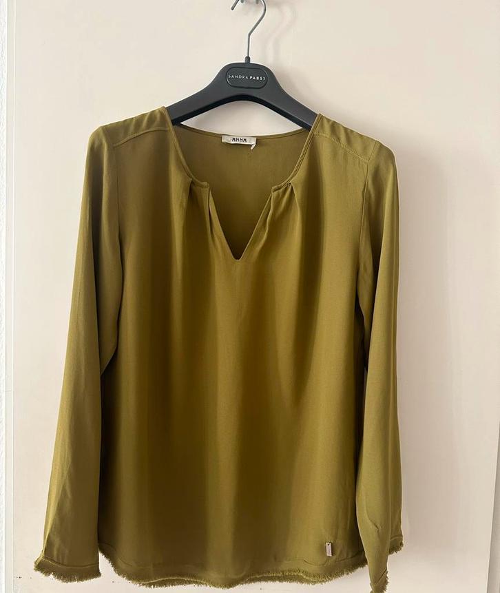 ANNA VAN TOOR Blouse Olijfgroen  maat 36, Kleding | Dames, Blouses en Tunieken, Zo goed als nieuw, Maat 38/40 (M), Groen, Ophalen of Verzenden