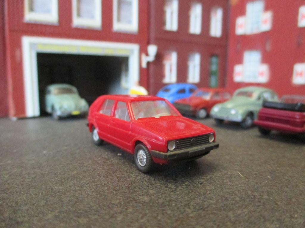1983 Volkswagen Golf Mk.2 5-deurs hellrot- Wiking, Ophalen of Verzenden, Zo goed als nieuw, Auto, Wiking