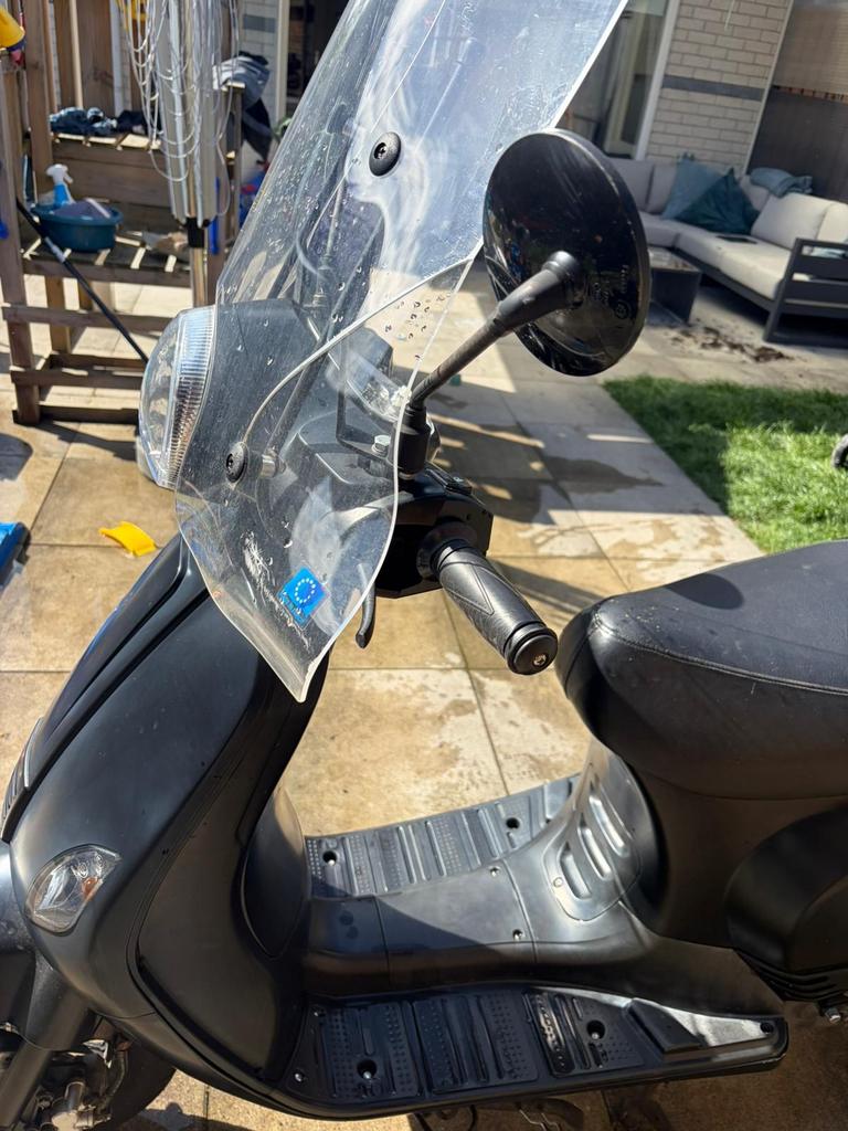 Scooter met kleine schade, accu moet vervangen worden, Ophalen of Verzenden, Gebruikt, Benzine, Overige merken