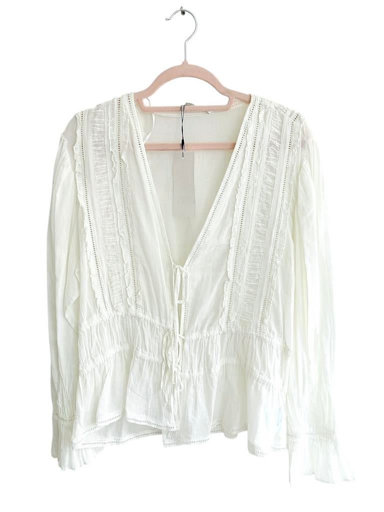 Wit blousje Zara met strikjes nieuw met label, Kleding | Dames, Blouses en Tunieken, Ophalen of Verzenden, Nieuw, Maat 42/44 (L)