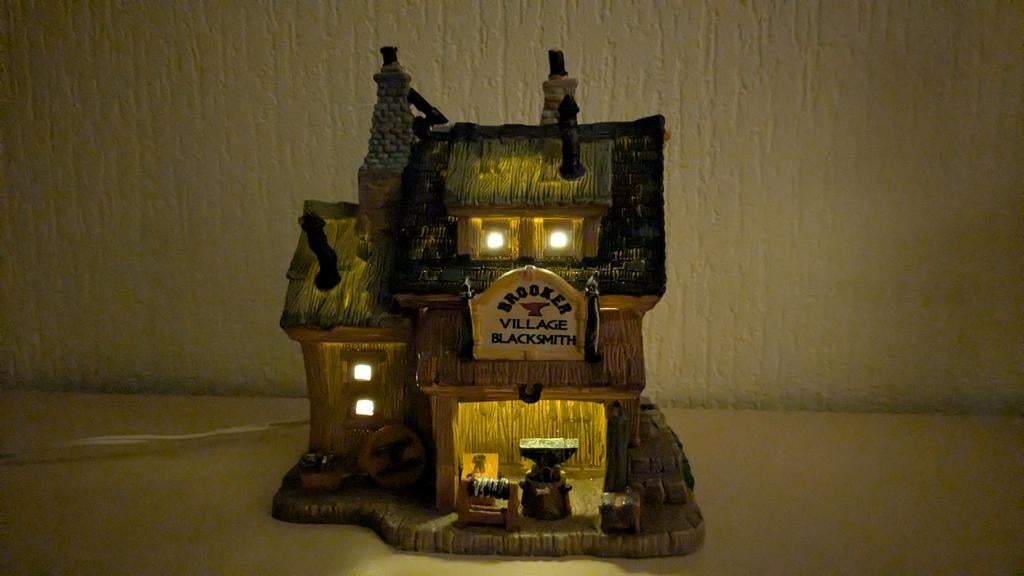 Lemax Brooker Village Blacksmith, in originele Verpakking., Ophalen of Verzenden, Zo goed als nieuw