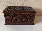 Antiek kistje met houtsnijwerk, waarschijnlijk Indisch, Ophalen of Verzenden