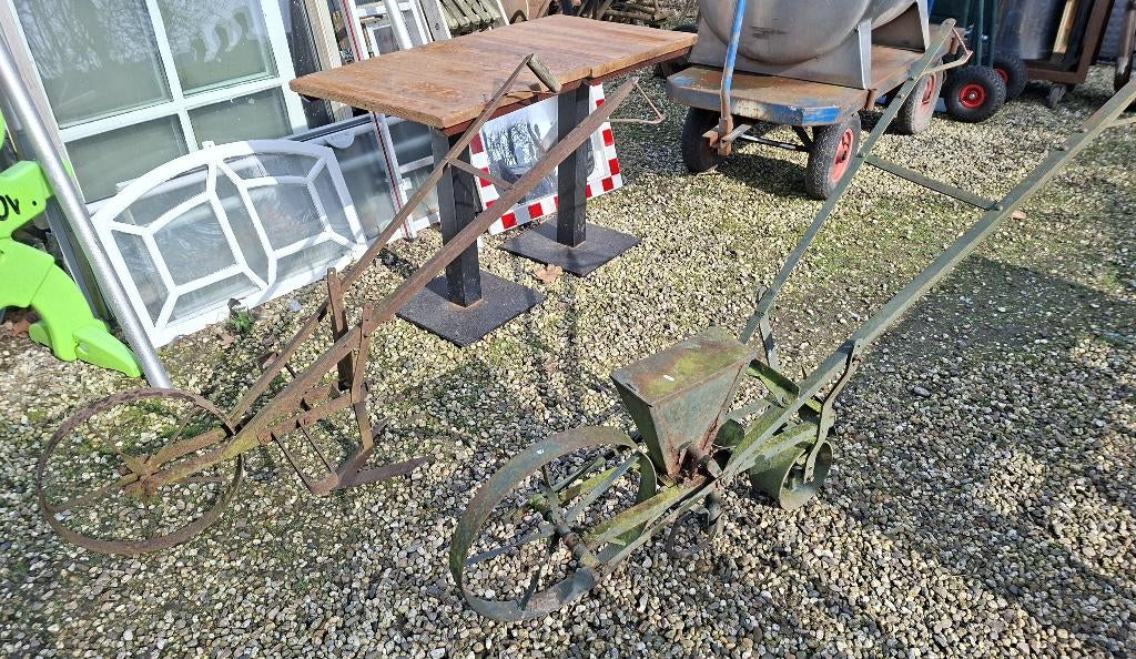 Vintage Wielschoffel en Zaaimachine, Ophalen, Gebruikt, Overige soorten, Ameide