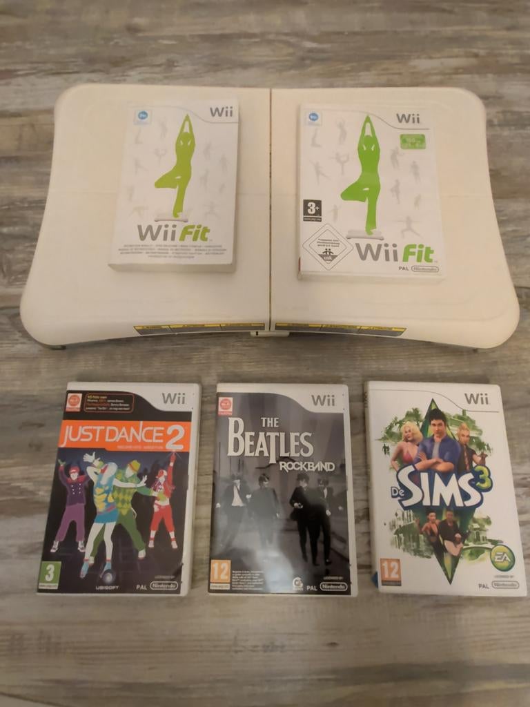 Wii Fit met balance board + 3 Wii spellen, Spelcomputers en Games, Eén computer, Ophalen of Verzenden, Zo goed als nieuw, Sport
