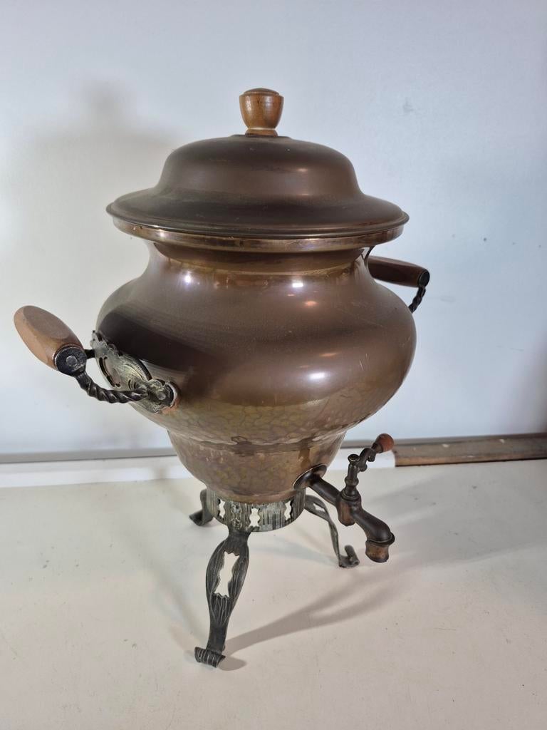 Antieke koperen theepot met kraan en houten handvatten, Antiek en Kunst, Ophalen of Verzenden