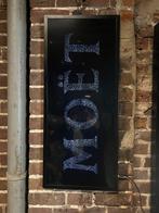 Moët et Chandon lichtreclame 70 x 30 cm, Lichtbak of (neon) lamp, Ophalen of Verzenden, Zo goed als nieuw, Nvt
