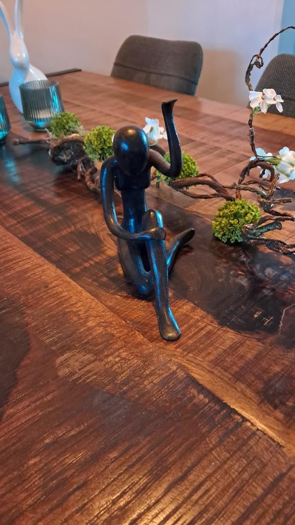 Bronskleurig beeldje vrouw zittend., Ophalen of Verzenden, Zo goed als nieuw, Mens