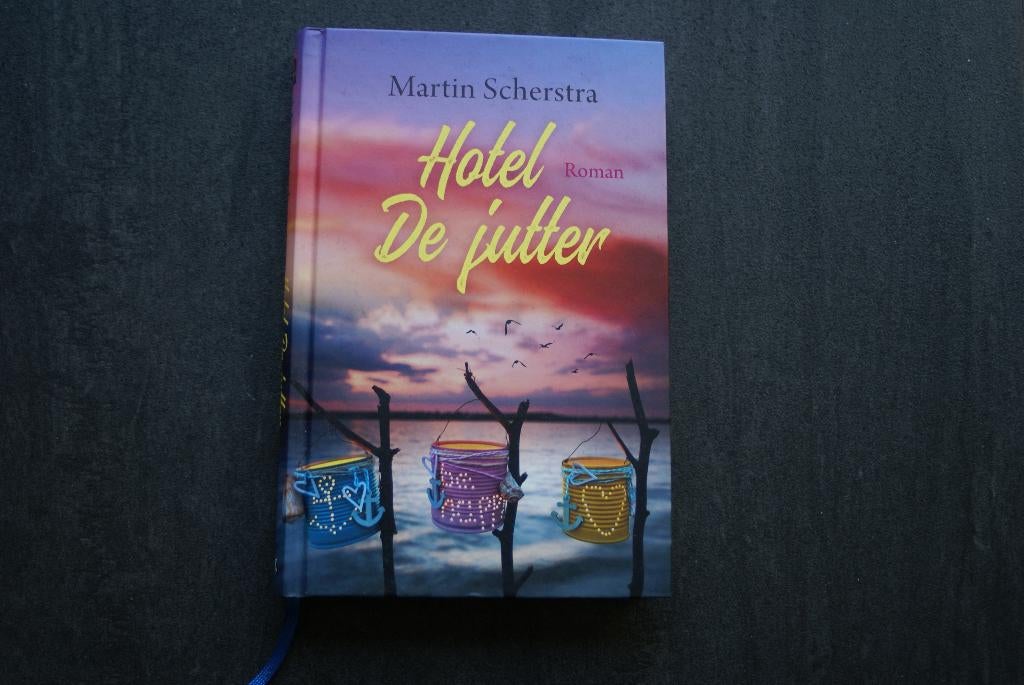 HOTEL DE JUTTER... Martin Scherstra.. (2023).. hardcover, Ophalen of Verzenden, Zo goed als nieuw