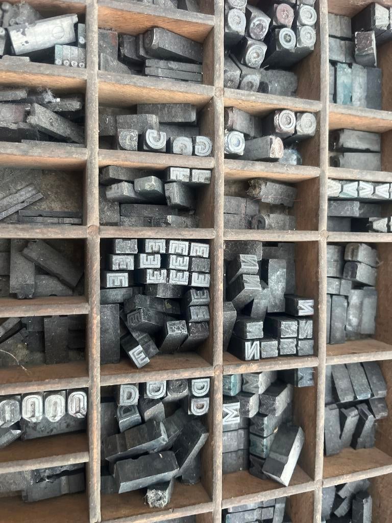 Vintage letterbak met loden letters, Ophalen