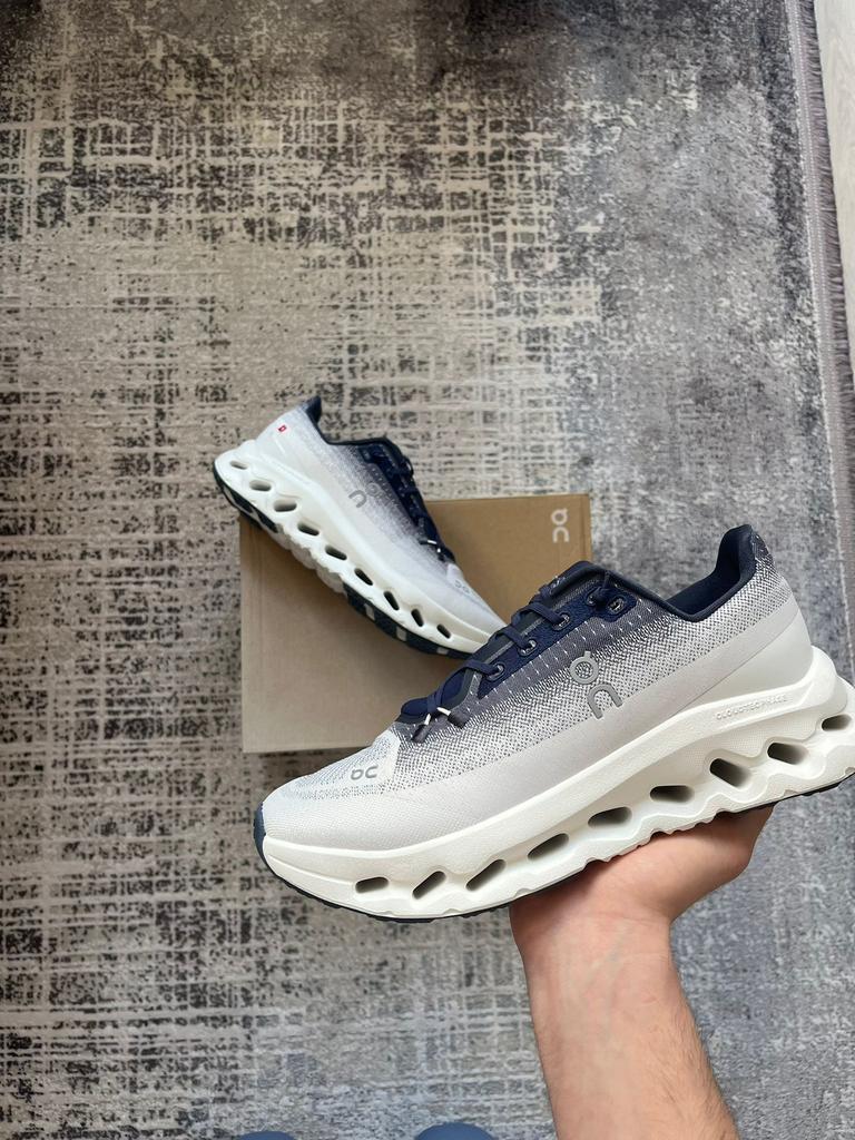 On Cloud schoenen- nieuw- maat 43, Ophalen of Verzenden, Nieuw, Wit, Sportschoenen