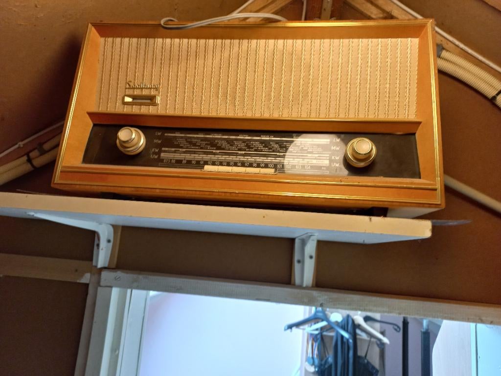 Oude radio, Ophalen