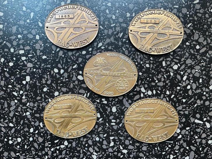 5 RAC – West badges emblemen. Logo oldtimer auto jaren 60-70, Verzamelen, Merken en Reclamevoorwerpen, Gebruikt, Overige typen