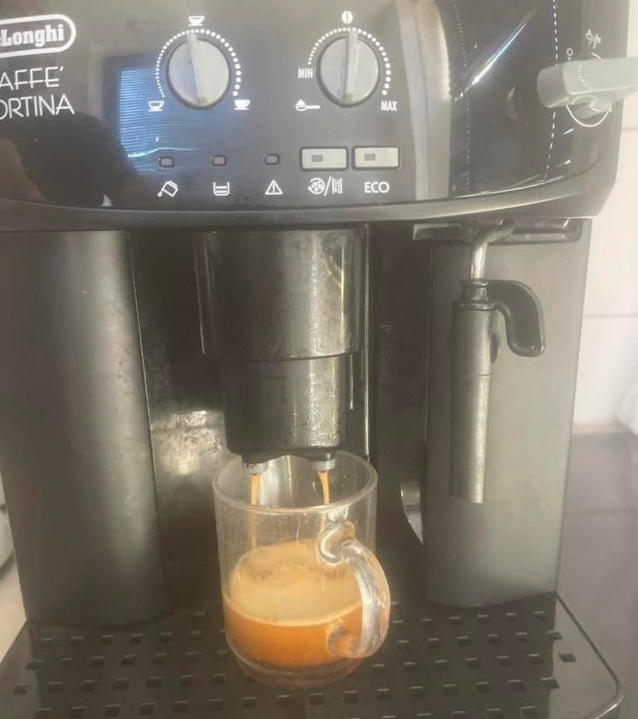 DeLonghi Caffe Cortina Espresso Apparaat, Gebruikt, Espresso apparaat, Ophalen of Verzenden, 2 tot 4 kopjes