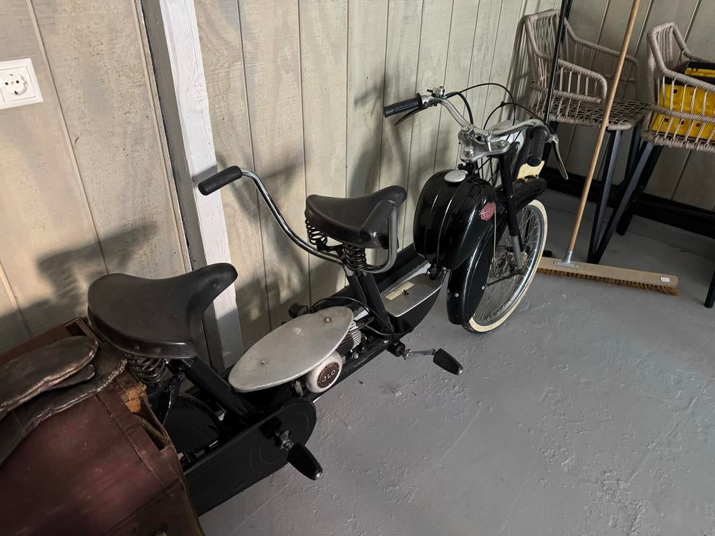Unieke, geheel originele oude brommer uit museum, Fietsen en Brommers, Brommers | Oldtimers, Ophalen, Maximaal 45 km/u, Overige merken