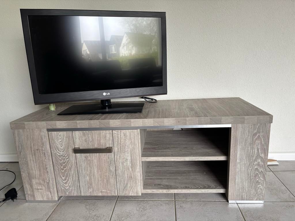 Modern tv meubel met opbergruimte, Huis en Inrichting, Ophalen, Gebruikt, 100 tot 150 cm, Minder dan 100 cm