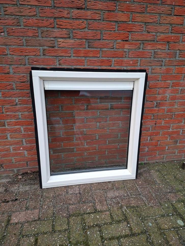 Te koop mooi net kunststof kozijn., Doe-het-zelf en Verbouw, Kozijnen en Schuifpuien, Raamkozijn, Kunststof, 75 tot 150 cm, 75 tot 150 cm