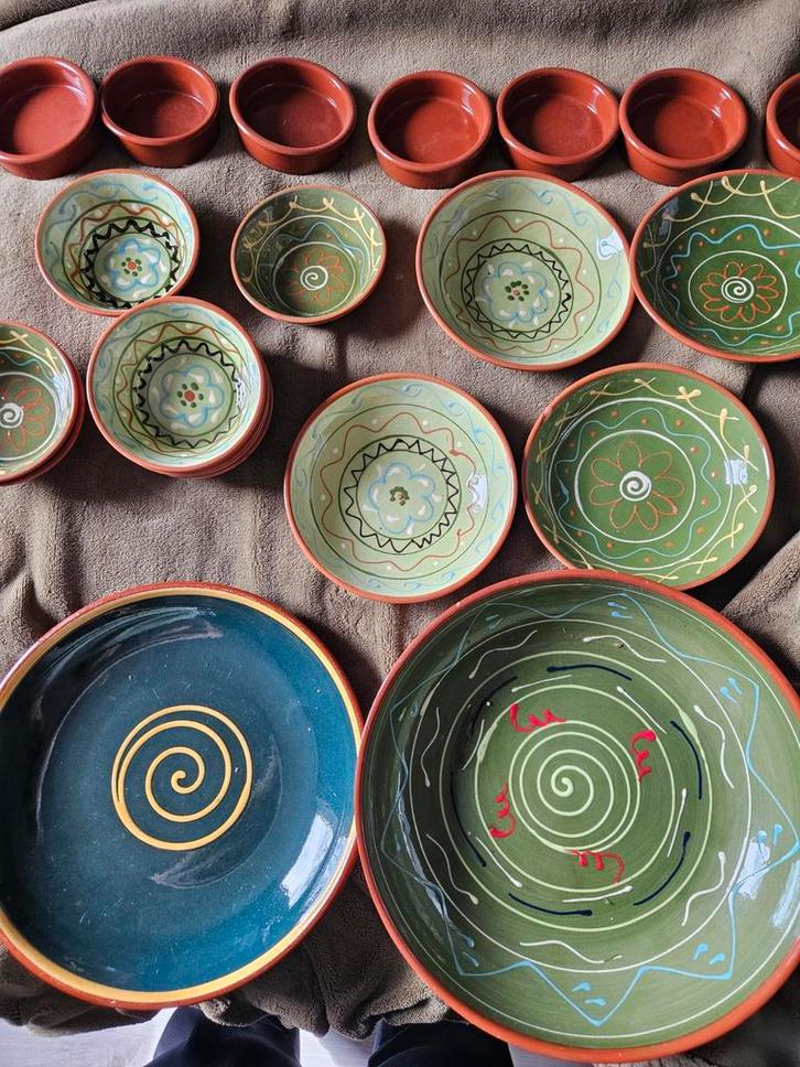 Set van 15 handgeschilderde tapas schalen en borden, Huis en Inrichting, Woonaccessoires | Schalen en Manden, Zo goed als nieuw