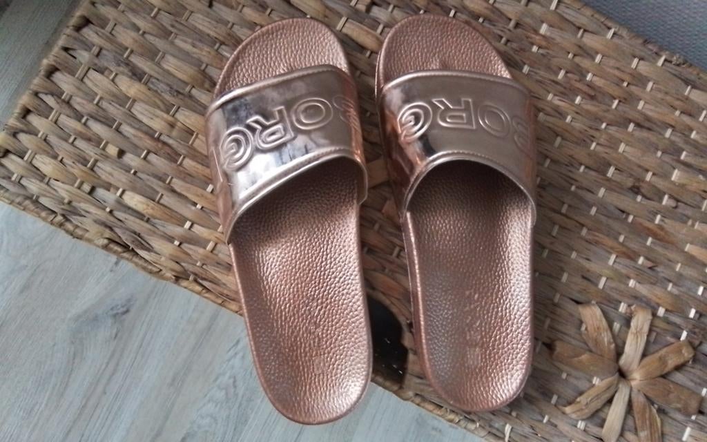 Badslippers., Ophalen of Verzenden, Nieuw, Sneakers of Gympen