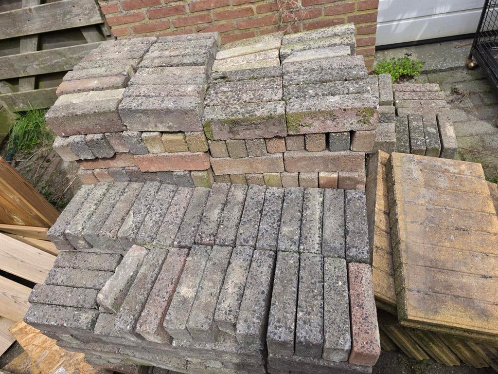 Gebruikte klinkers en terrastegels GRATIS, Tuin en Terras, Tegels en Klinkers, Gebruikt, Klinkers, Beton, 10 m² of meer, Ophalen of Verzenden