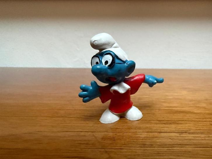 Jurist Smurf (rood kostuum), Verzamelen, Smurfen, Gebruikt, Poppetje, Figuurtje of Knuffel, Overige Smurfen, Ophalen of Verzenden