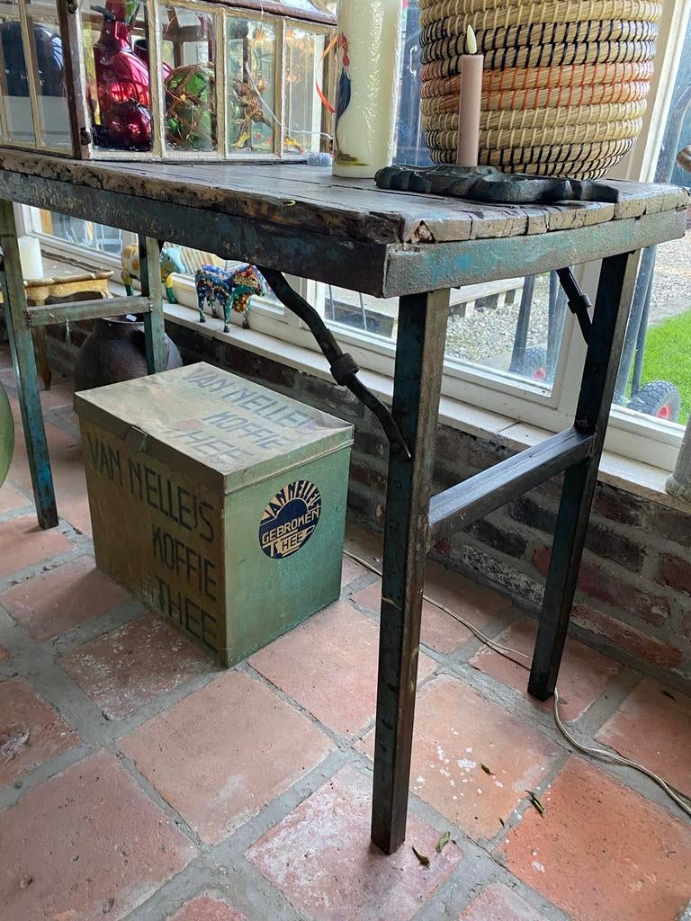 Opklapbare sidetable / tafel met ijzeren onderstel, Ophalen, Gebruikt, Metaal of Aluminium, Robuust industrieel