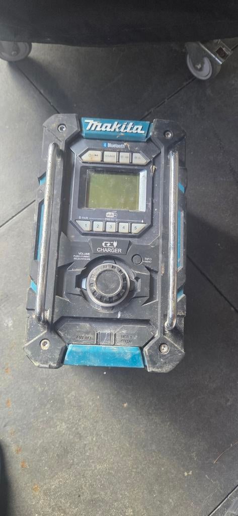 Makita Bouwradio DMR301 met DAB+, lader en 3 accu's, Audio, Tv en Foto, Radio's, Ophalen of Verzenden, Gebruikt, Bouwradio