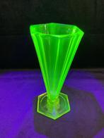 Uranium Anna Groen Glas Kelk Vaasje - 16 cm Hoog, Ophalen of Verzenden