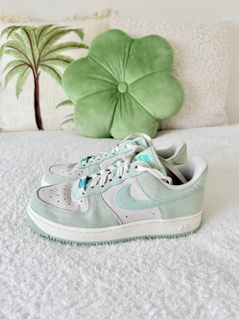Nike Air Force 1 lichtgroene sneakers maat 37.5, Kleding | Dames, Schoenen, Ophalen of Verzenden, Zo goed als nieuw, Groen, Sneakers of Gympen
