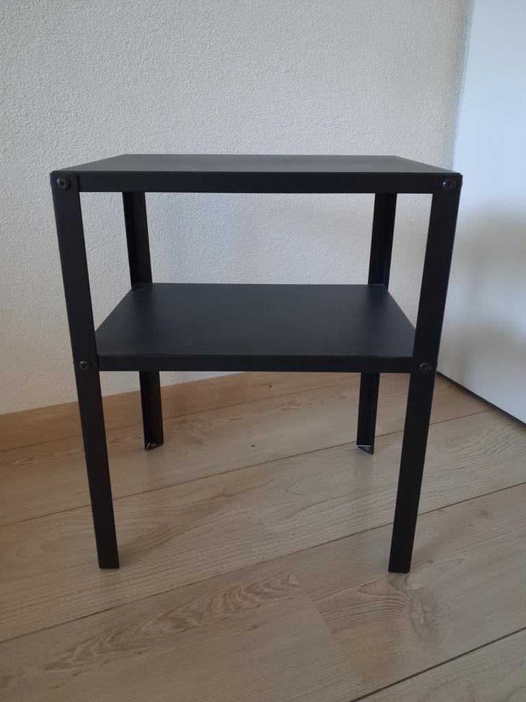 Ikea nachtkastje/sidetable, Minder dan 45 cm, Metaal of Aluminium, Ophalen of Verzenden, Zo goed als nieuw