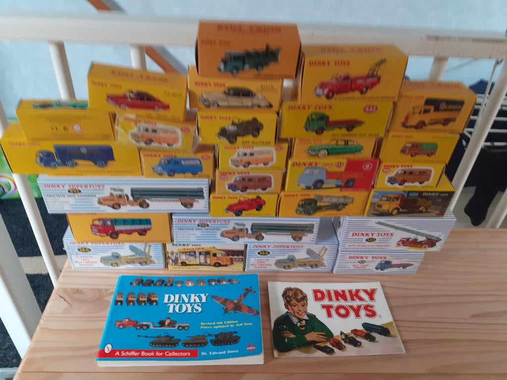 dinky toys, Hobby en Vrije tijd, Modelauto's | 1:43, Ophalen of Verzenden, Zo goed als nieuw, Auto, Dinky Toys
