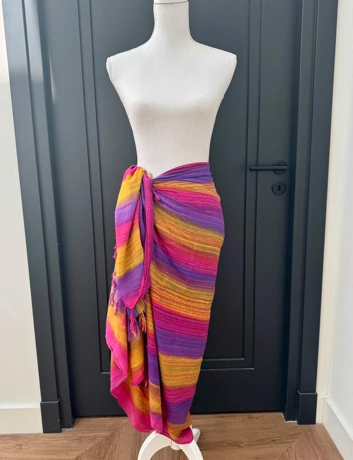 Nieuw! grote gekleurde pareo  / sjaal, Kleding | Dames, Badmode en Zwemkleding, Nieuw, Overige typen, Ophalen of Verzenden