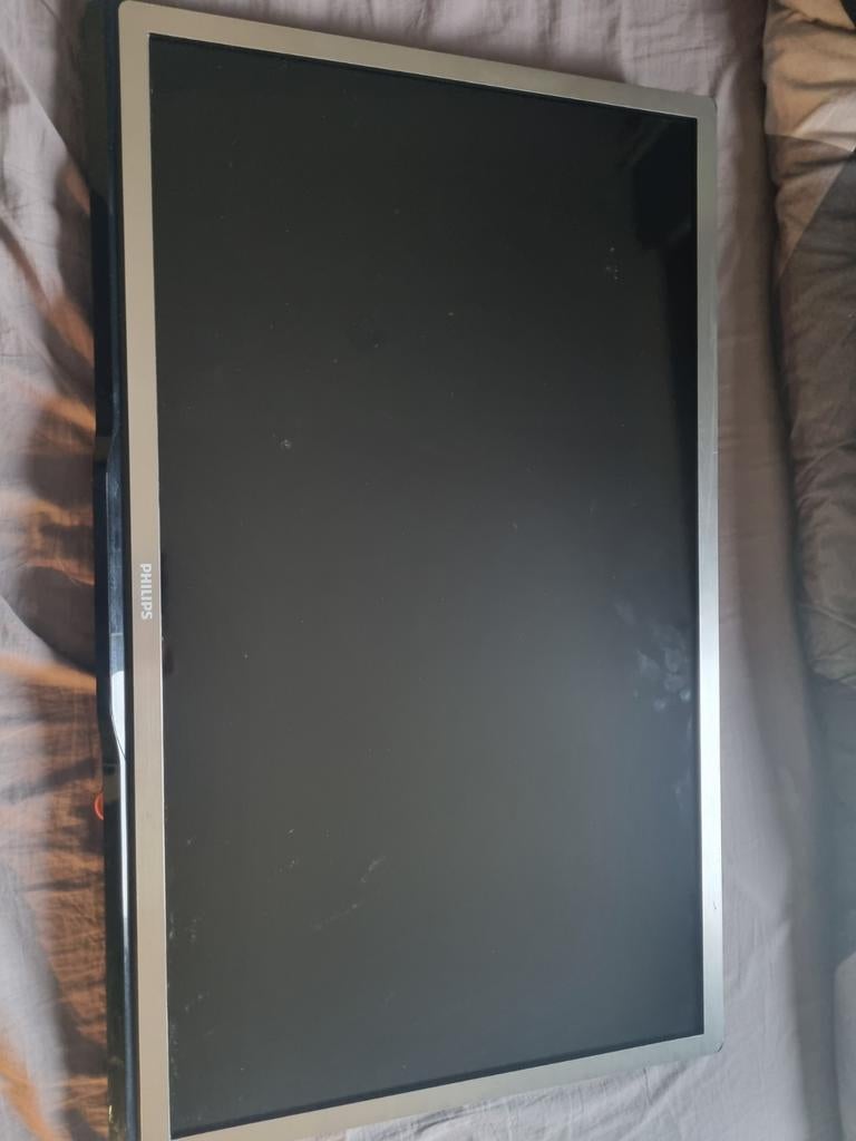 Philips 32 inch TV (32PFL4508H/12) met muurbeugel, Ophalen